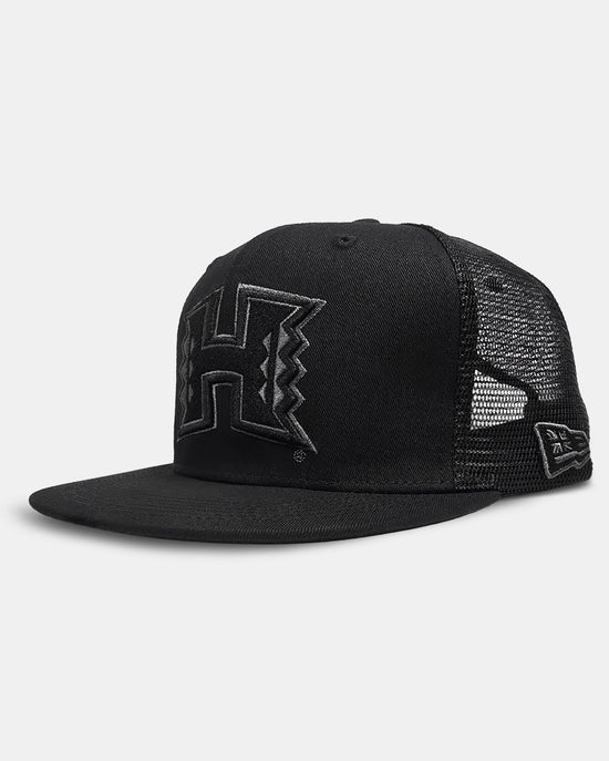 UH MĀNOA Black Trucker